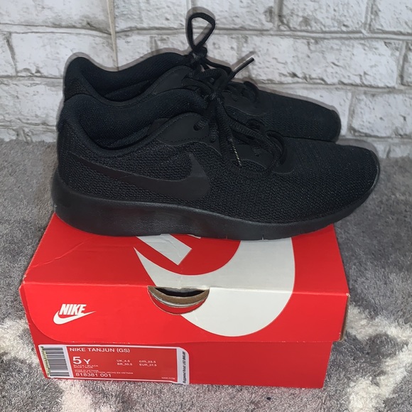 Nike Tanjuan Sneakers - Picture 2 of 3